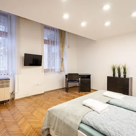 Cozy 3 Bedrooms In 7st Districht Apartmán *