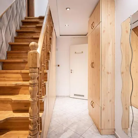 Cozy 3 Bedrooms In 7st Districht Apartmán *