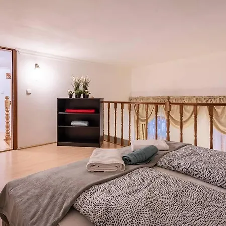 아파트 Cozy 3 Bedrooms In 7st Districht *